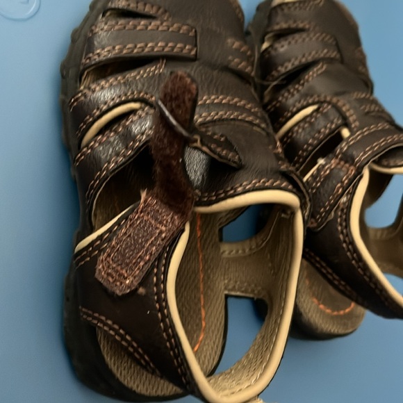 Carter’s brown sandals with Velcro strap - Picture 5 of 7
